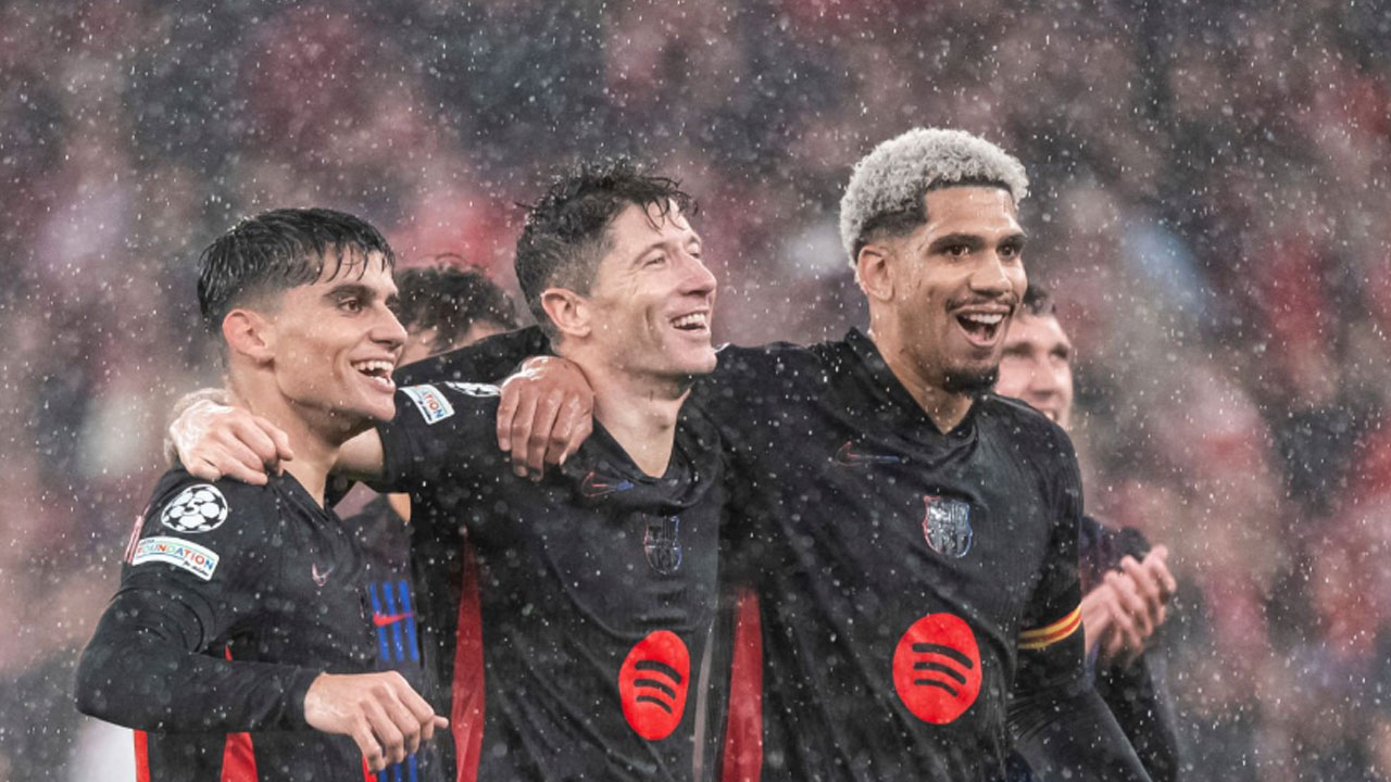 ৯ গোলের ম্যাচে বার্সার অসাধারণ জয়